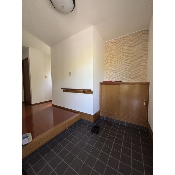 高間町貸家 玄関