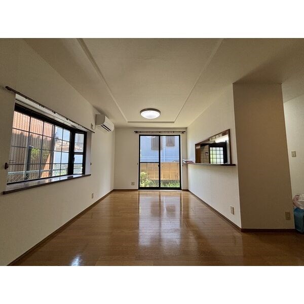 高間町貸家 リビング