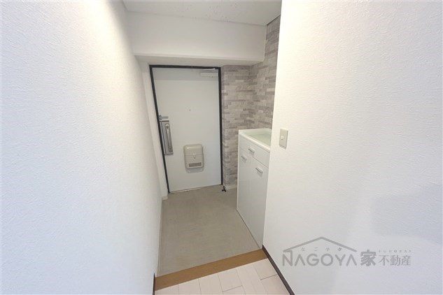 日商岩井栄ハイツ 玄関