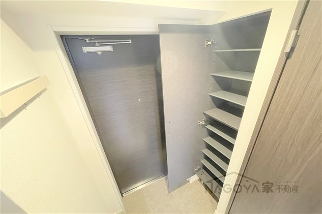 エステシア名駅 玄関