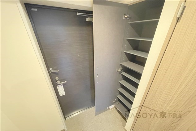 エステシア名駅 玄関