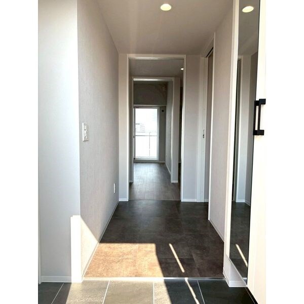 THE LOUNGE LINEAR GATE 玄関