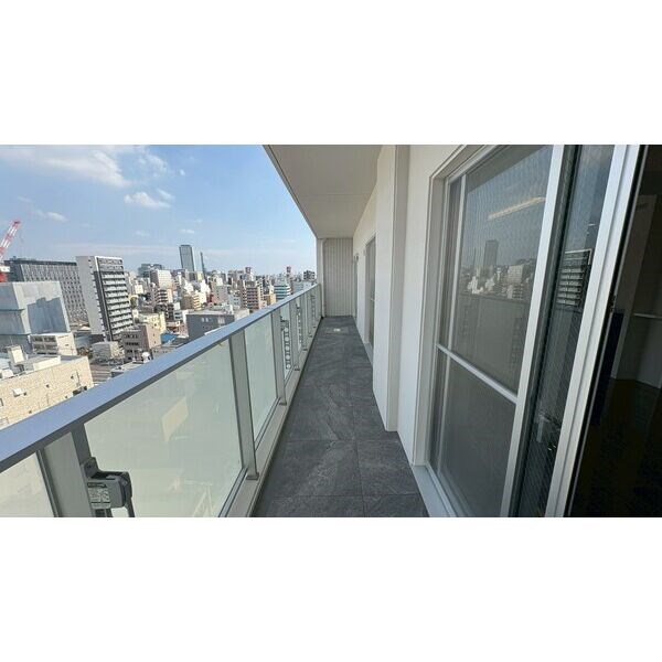 THE LOUNGE LINEAR GATE ベランダ