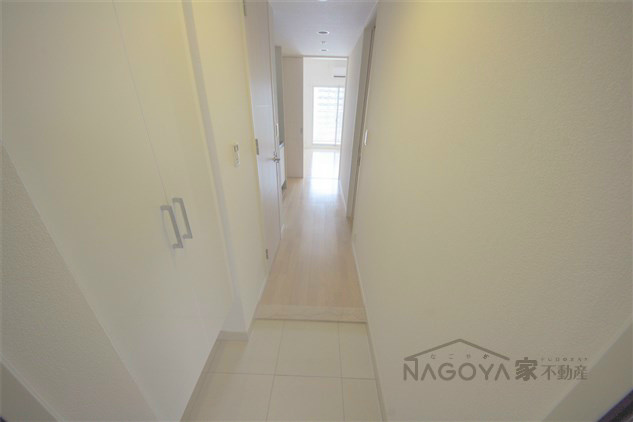 アデグランツ大須 玄関