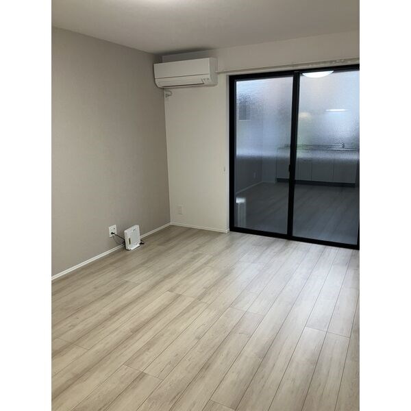 Anecis桜山西 リビング