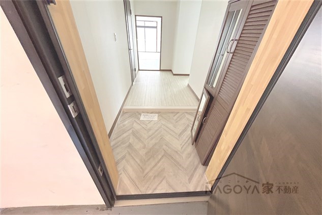 リアライズ尾頭橋 玄関