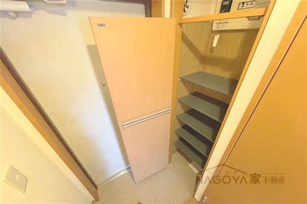 ウィング金山 玄関