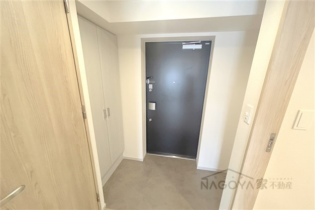 アドバンス名古屋シュテルン 玄関