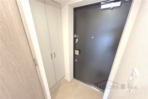 アドバンス名古屋シュテルン 玄関