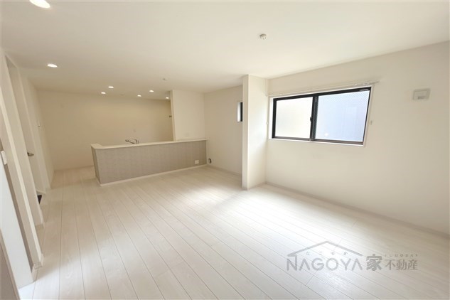 北区芳野3丁目戸建 リビング