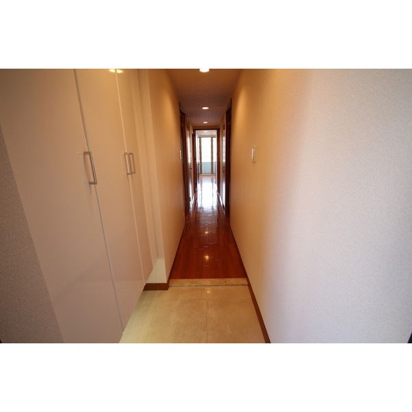 ファミリアーレ庄内通 玄関