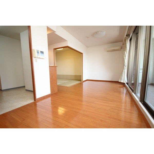 ファミリアーレ庄内通 ベランダ