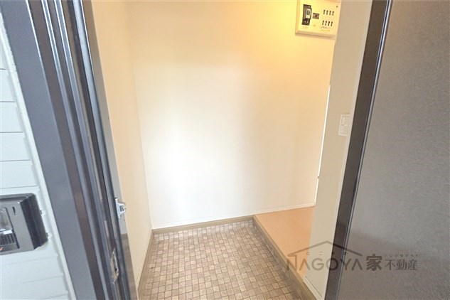 グランデール南山E棟 玄関