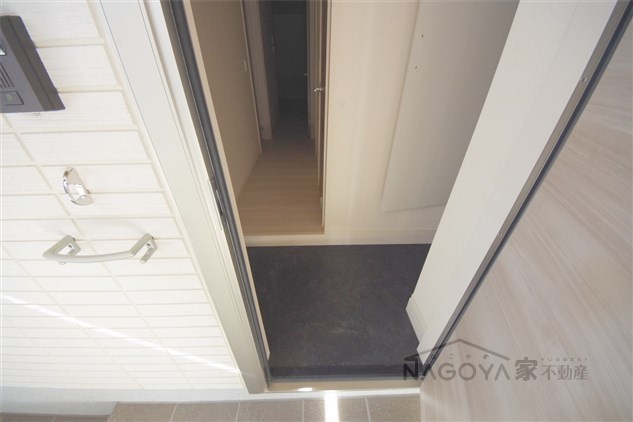 サニーコート平和 玄関