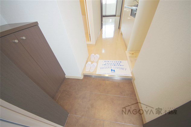 サンヒルズ新瑞橋 玄関