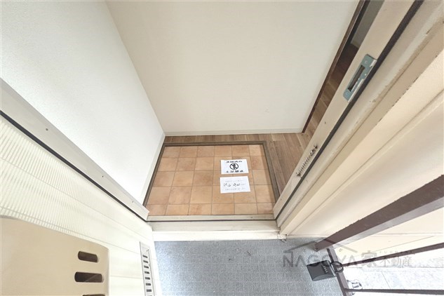 フォーヴル代官 玄関