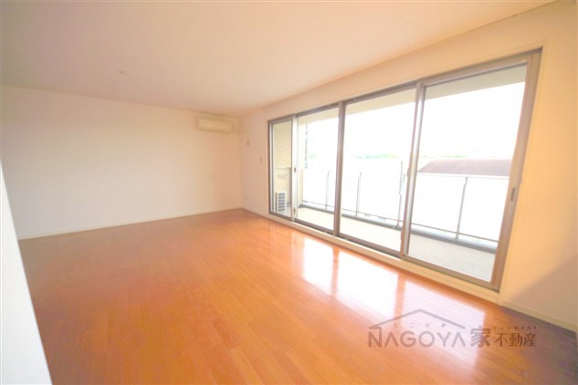 プライムメゾン富士見台 リビング