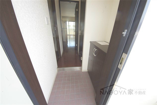 アヴニール白壁 玄関