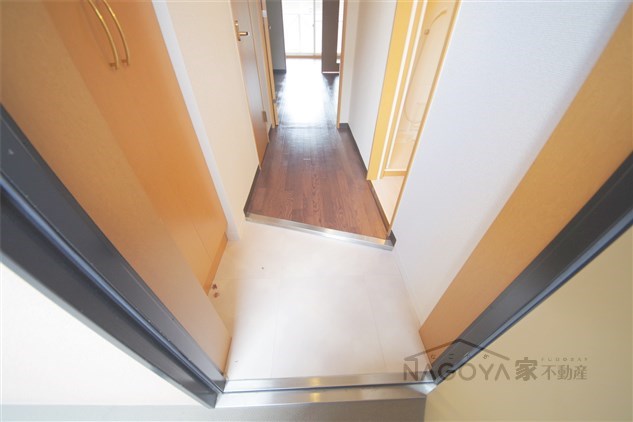 パレスT新栄 玄関