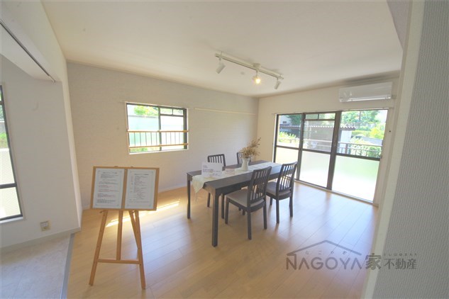 密柑山セピアコート リビング