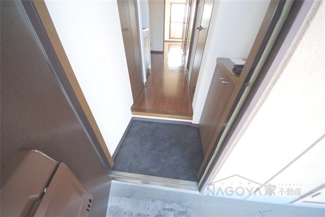 サンマール新瑞 玄関