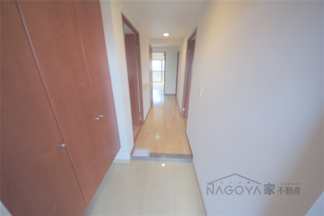 ロイヤルパークス千種 玄関