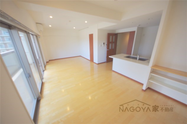 ロイヤルパークス千種 リビング