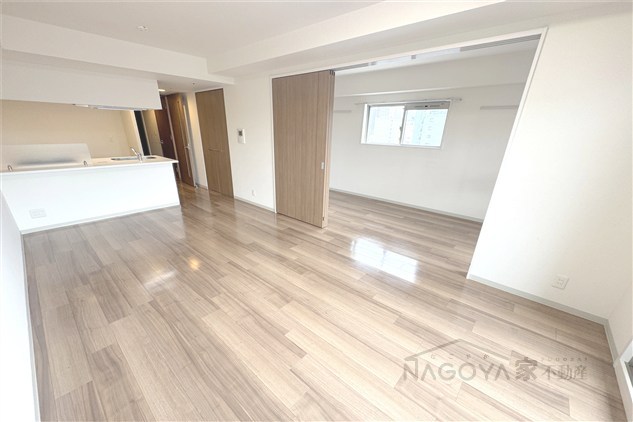 プレサンス栄ライズ リビング