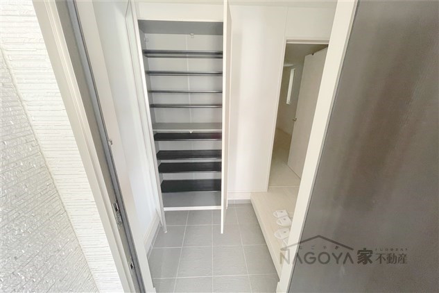 デザイナーズ呼続の家 玄関