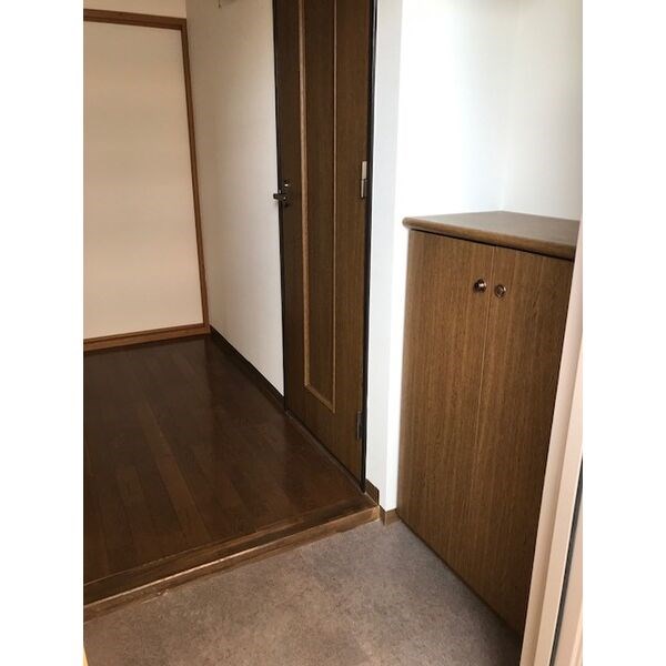 サンデンハイツ金山 玄関