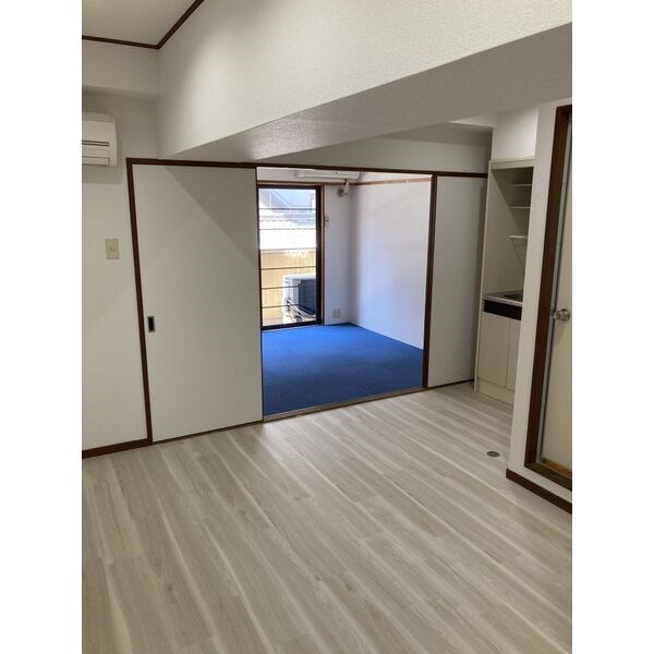 ラ・クール泉 リビング