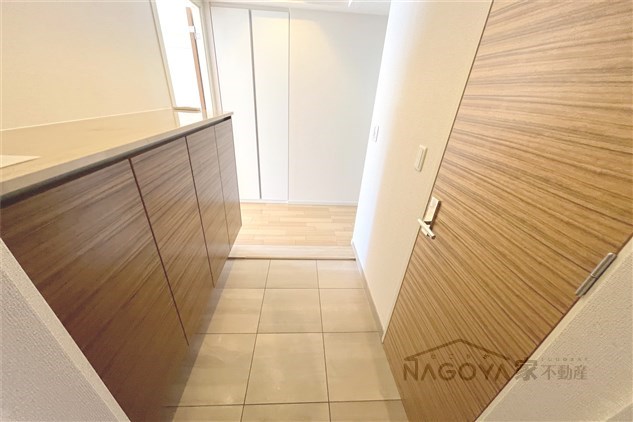 セントラルガーデン・レジデンスⅡ　D 玄関