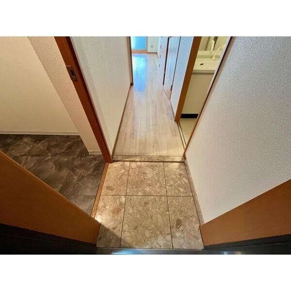 メゾン・ド・オーキッド 玄関