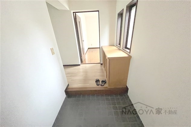 ロイヤル丘上 玄関