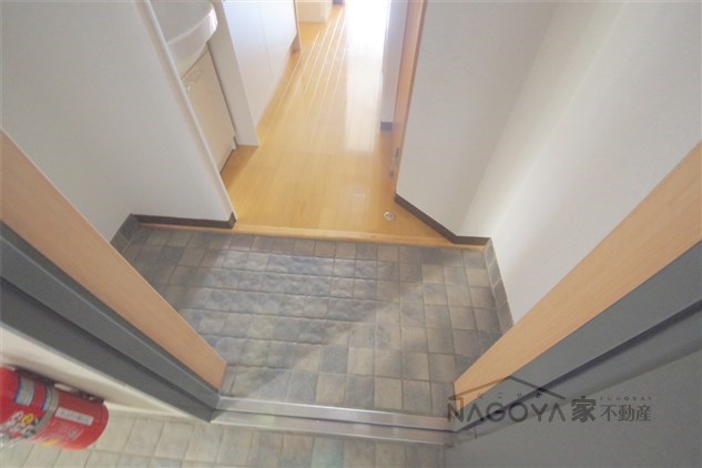 クレスト覚王山 玄関