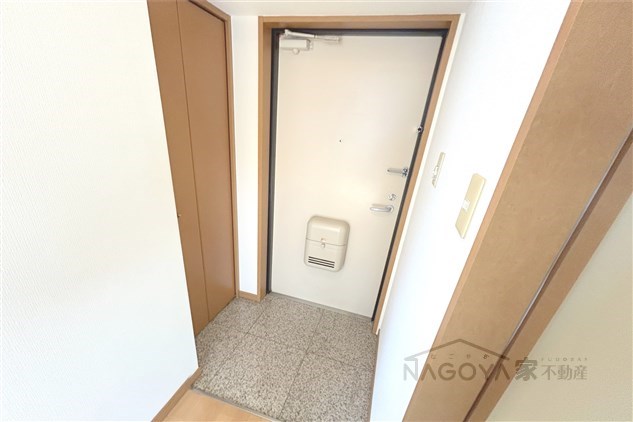 フォルクランド那古野 玄関