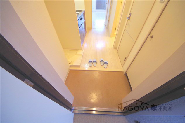 ニーズメゾン新栄 玄関