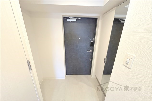 エスリード今池ルミナス 玄関