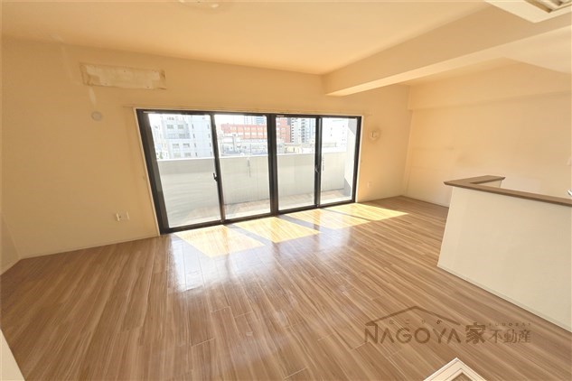 ラトゥール代官町EAST リビング