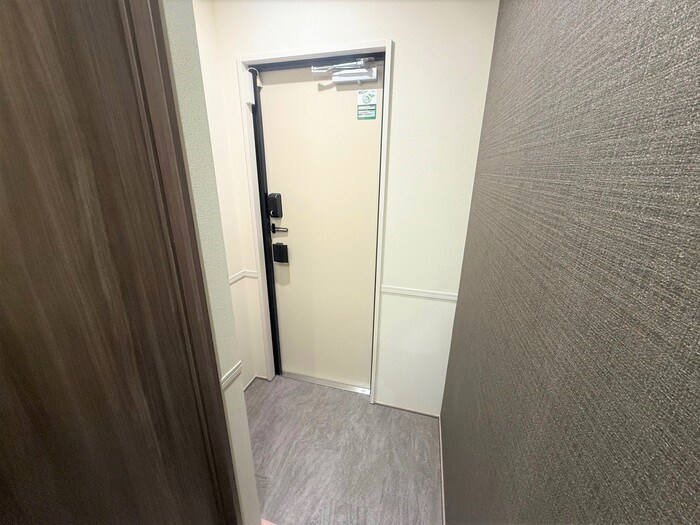 アン・ジュール中郷 玄関