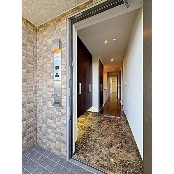 プレシアスコート東山元町テラスA棟 玄関