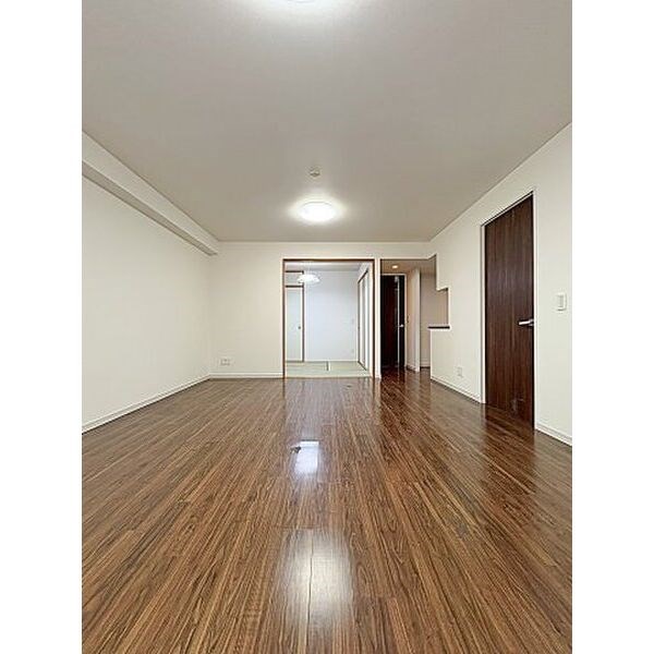 プレシアスコート東山元町テラスA棟 リビング