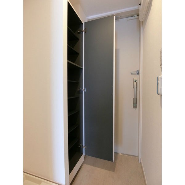 リブリ・新瑞 玄関