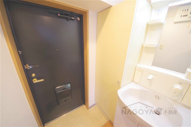 エスタシオン新栄 玄関