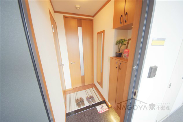 リバパレス鶴舞 玄関