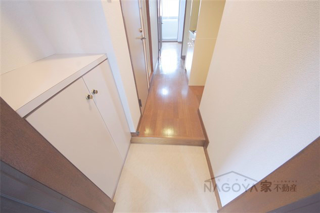 ルミエール芳野 玄関