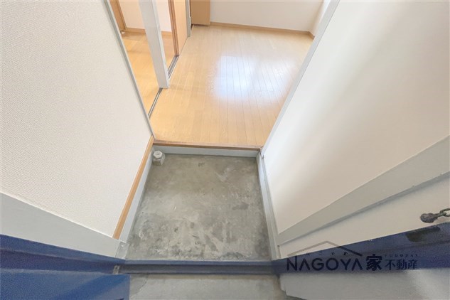 メゾンひまわり 玄関