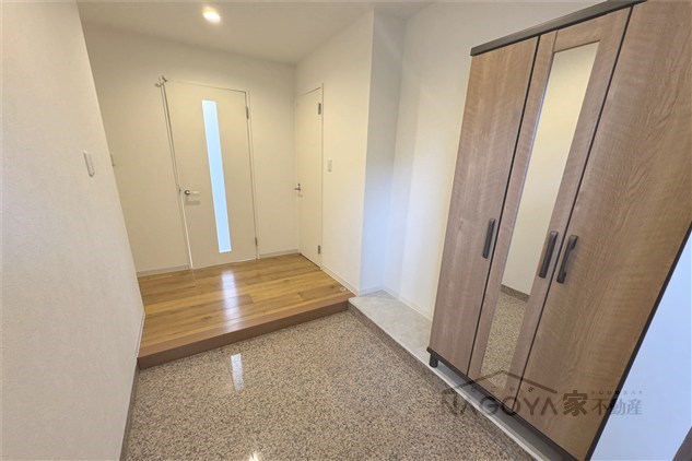 フローレスタナベ 玄関