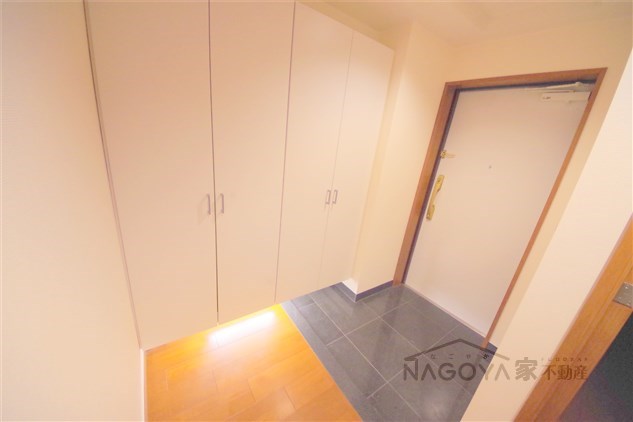 アイユー八事 玄関