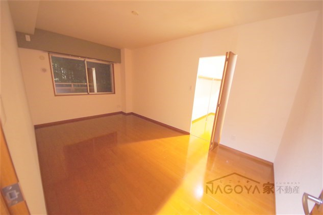 アイユー八事 リビング